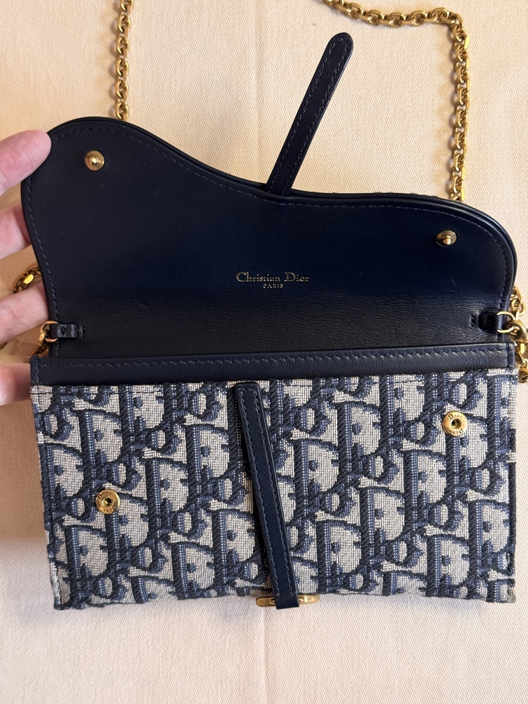 DIOR Saddle pouch | www.luxuryaccessoires.com